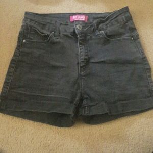 FINAL PRICE black mid-rize jean shorts